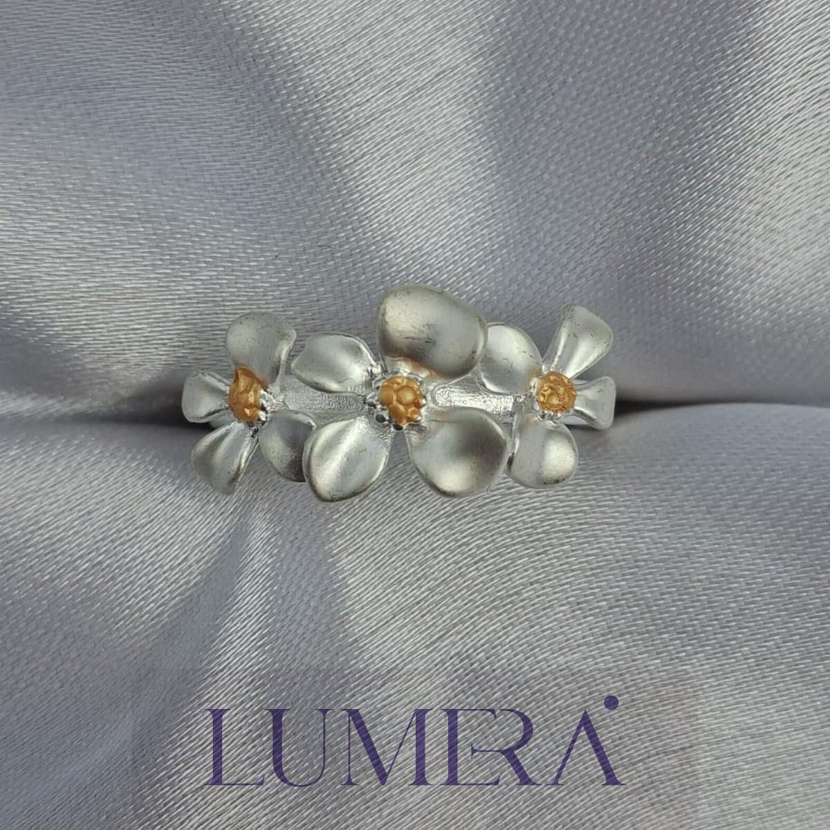 Enamel Daisy
