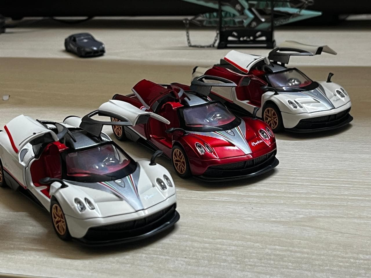Exclusive Red Pagani huayra diecast 1:32 model