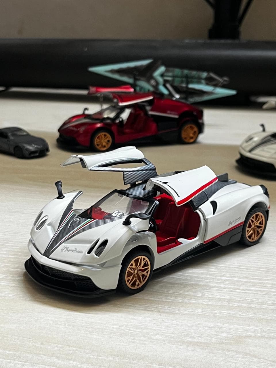 White Pagani huayra diecast 1:32 model